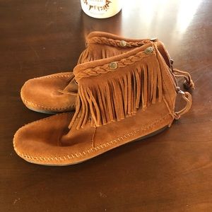 Minnetonka moccasins size 7